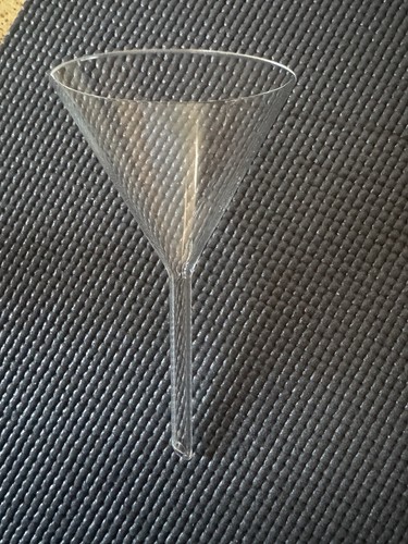 Glastrichter aus