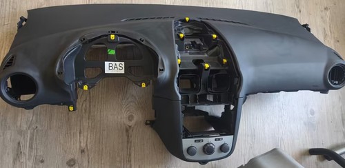 Opel corsa armaturenbrett - d,