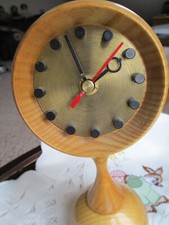 Uhr *Tischuhr*  Holzuhr in Kugelform 60/70er-- Design