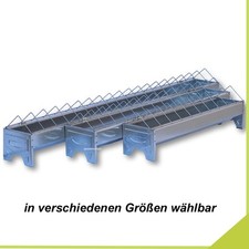 ein Geflügeltrog Metall