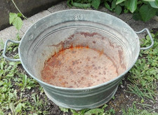 Alte Zinkwanne  Zinkschlüssel  dekorativ  gebraucht  Übertropf  Blumenwanne rund