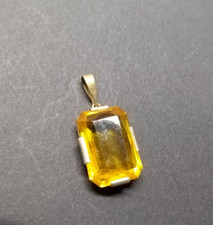 Hübscher älterer Anhänger