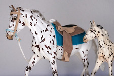 Breyer Peter Stone Resin Pferd Traditional Modellpferd Zubehör - Sattel Set Tack