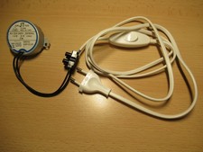 Pyramidenmotor mit Anschlusskabel und Schalter