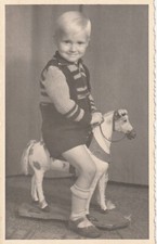 AK  Kinder-Spielzeug - Knabe auf Holz-Pferd (Unikat)