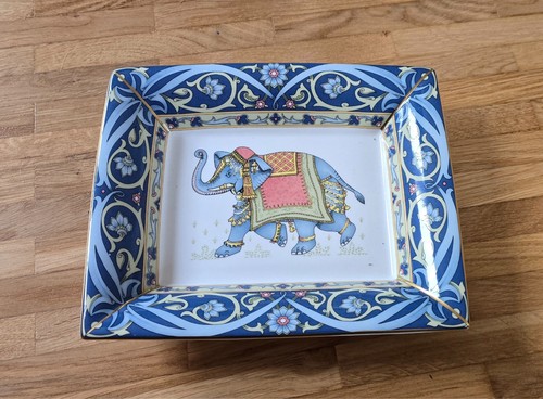 Wedgwood blue elephant bone - blue,