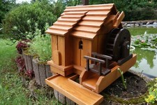 Wassermühle aus kiefernholz - wassermühle,