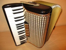 Akkordeon Hohner Concerto III, 72 Bass mit Koffer