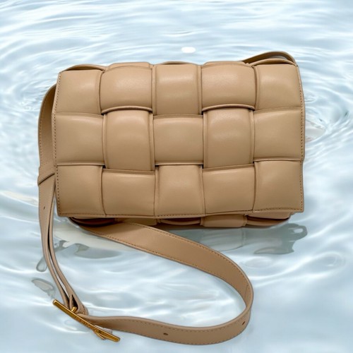 Bottega veneta cassette padded - bottega,