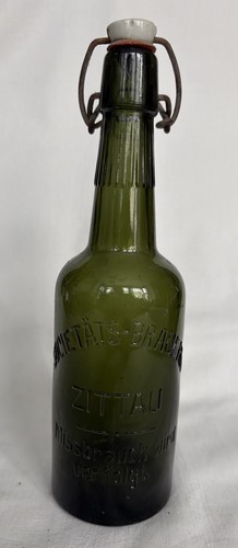 Alte bierflasche mit bügel - alte,