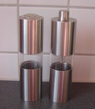SALZSTREUER und PFEFFERMÜHLE