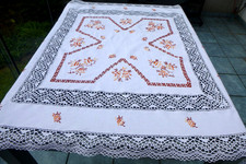 Vintage Tischdecke, 50erJahre Stickarbeit, viel Spitze Baumwolle 120 x 120 cm