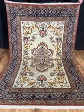 Feiner Handgeknüpfter Perser