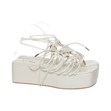 Fashion Nova, Keilschuhe