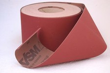 eine Rolle Schleifgewebe 120