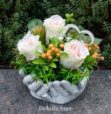 Grabgesteck weiß Blumengesteck Gesteck Rosen Grabschmuck Hände Grabdeko 18cm