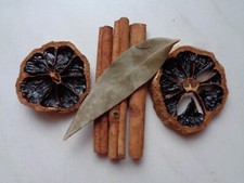 ORANGEN SCHEIBEN getrocknet 2 Orangen-Scheiben 3 Zimtstangen 1 Lorbeerblatt