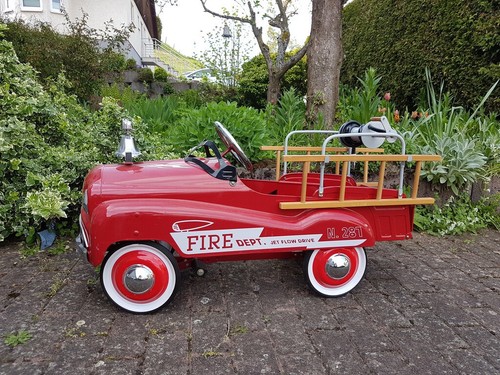 Retro feuerwehr tretauto - retro,