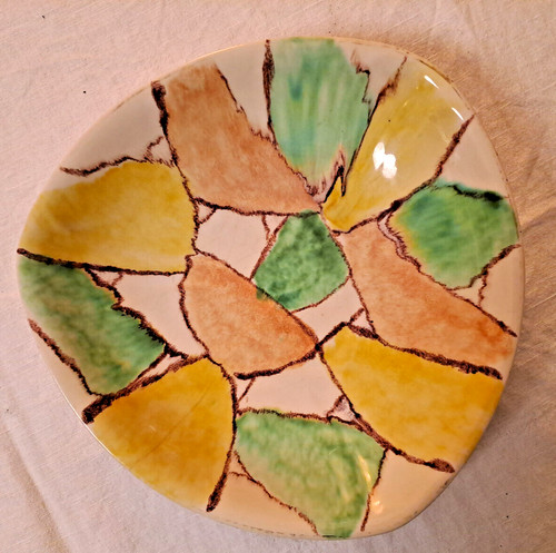 Farbenfrohe schale aus keramik - farbenfrohe,