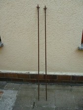 Zaunstäbe alt Eisen rostig mit Spitzen