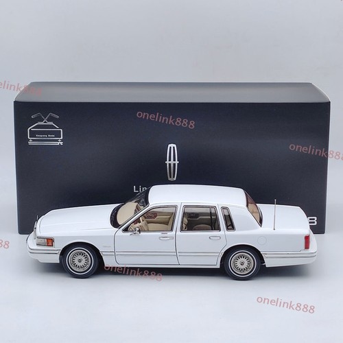 Lincoln towncar v8 - 1/18,