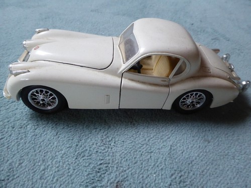 Modellauto bburago jaguar - modellauto,