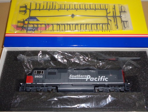 Athearn g6125 sd70m - athearn, southern