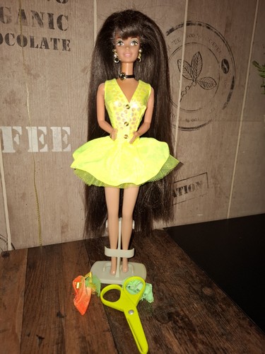 Barbie cut and - and, brünett