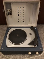 Tragbarer Phonokoffer Dual 300 Baujahr 1960 Plattenspieler mit Verstärker