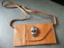 Handtasche mit 1 Schulterriemen, cognacfarben, mit großem Totenkopf, Kunstleder