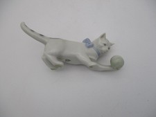 Schöne alte Porzellanfigur spielende Katze mit Ball Metzler & Ortloff 15 cm