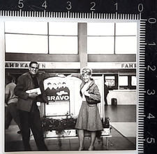 Original Foto Mann Mädchen Mode 60er Jahre Bahnhof  BRAVO