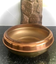 Kerze. Pflanzenhalter. Messing