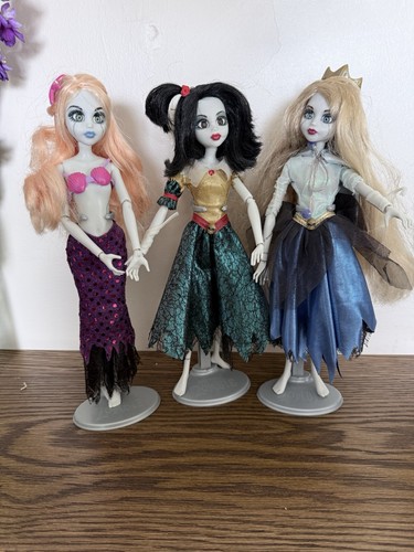 Once upon zombie puppen - once, a