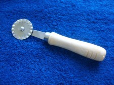Teigrädchen Teigschneider Wellenschneider Ravioli Buchenholz /Edelstahl