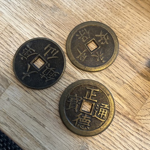 Drei asiatische münzen bronze - drei,