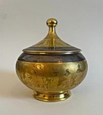 f 10-25  Deckeldose DW Porzellan Karlsbader Manufaktur umlaufende Szenen in Gold