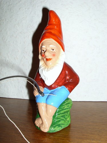 Alter gartenzwerg aus ton - alter,