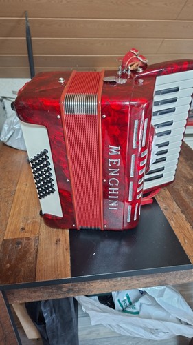 Menghini akkordeon rot - rot, 40