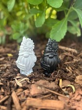2 Mini Garten Gnome 8 cm – Schwarz & Weiß aus Beton, Wetterfest - Gartenzwerg