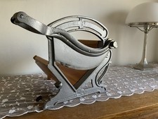 Alte Brotschneidemaschine, vollständig restauriert: Hersteller: E.A.Drees