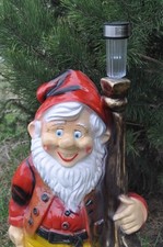 Gartenzwerg XXL, 85 cm groß mit Solar - Laterne, Lampe, Gartenfigur, DEKO