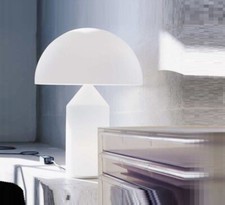 Design-Tischlampe im Stil der
