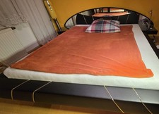 Großes bett aus leder mit - großes,
