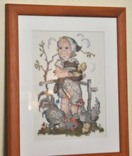 handgefertigtes, gesticktes Hummelbild unter Glas gerahmt