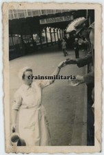 Orig. Foto Soldaten b. Schild am Bahnhof MÖNCHENGLADBACH Zug DRK Schwester 1940