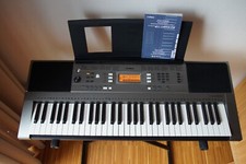 Keyboard Yamaha PSR-E 353 mit Stativ und Ladegerät