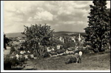 Eibenstock 1958 DDR AK Mann mit Bollerwagen auf Wiese
