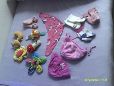 BABY - PAKET - Socken. Mützen, Spielsachen