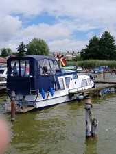 Schönes Sahlkajütboot 